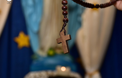 Un million d’enfants prient le rosaire